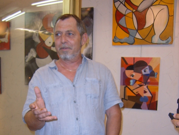Le peintre Jean-Louis GAILLARD expliquant le Rondisme , Pôle d'Exposition Sud Côte-d'Azur en Août 2010