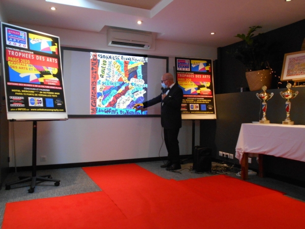 Une oeuvre du peintre Gérard SUISSIA, qui utilise l'écriture au titre d'abstraction, son style faisant débat en Chine, est expliqué ici par le critique d'art A. Antolini