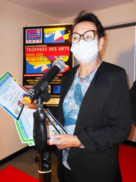 Trophées des Arts PARIS 2020. La présidente du Jury annoncant le Palmarès des Trophées des Arts PARIS 2020, le samedi 24 Octobre 2020, dans les salons de l'Hôtel Mercure**** Porte de Versailles à PARIS.
