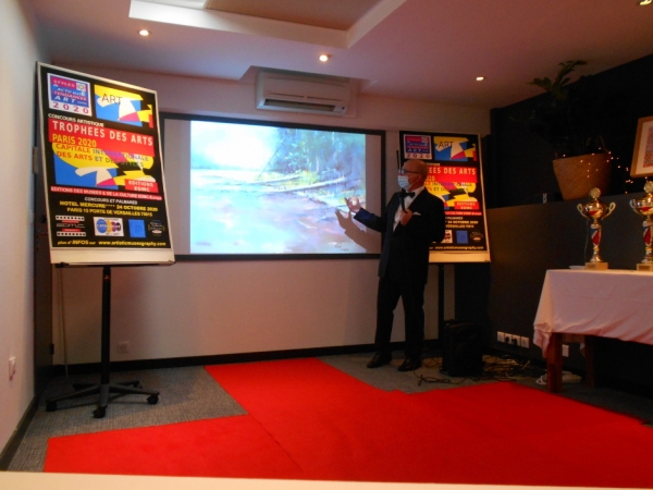 le critique d'art Antoine Antolini explique la technique de construction de l'oeuvre et le style du maître pastelliste Frédéric Steinlaender 