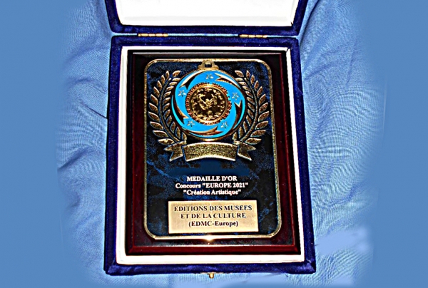 Betty De Rus, peintre, Médaille d'Or Europe 2021 Création Artistique. Lauréate du Palmarès.