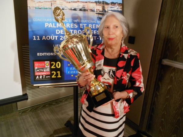 Betty De Rus, peintre abstraite, Lauréate des Grands Trophées Côte-d'Azur Riviera 2021 Avec Félicitations du Jury - Salon Miró de l'Hôtel de Paris (5 étoiles) à Saint-Tropez.