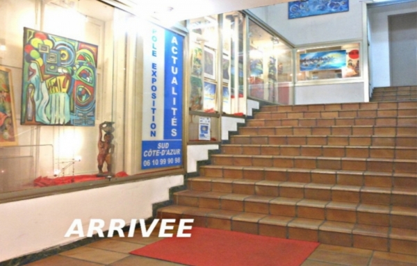 Arrivée au Pôle Exposition, installé à l'intérieur de la Galerie Marchande Carrousel, située en plein centre ville sur le boulevard principal.