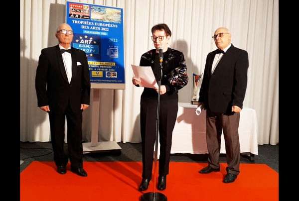 La présidente du Comité du Jury annonce le Palmarès des Trophées Européens des Arts 2022