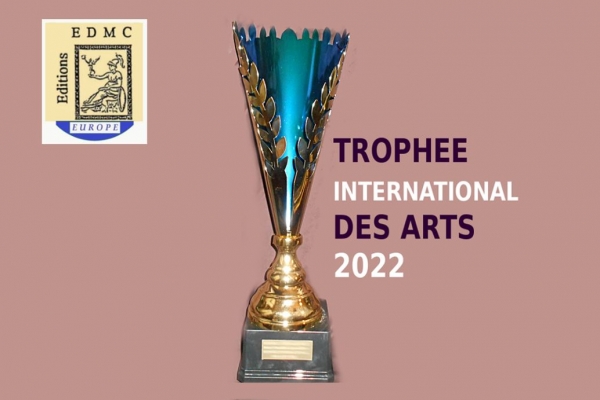 Trophée International des Arts 2022 obtenu par la peintre abstraite Betty De Rus, Lauréate du Palmarès 