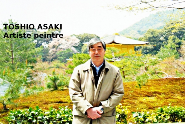 Toshio Asaki, Artiste peintre japonais, ici à KYOTO devant le Pavillon d'Or. A obtenu le Trophée du Jury lors de la 2EME Journée Mondiale des Styles Artistiques 2023 France