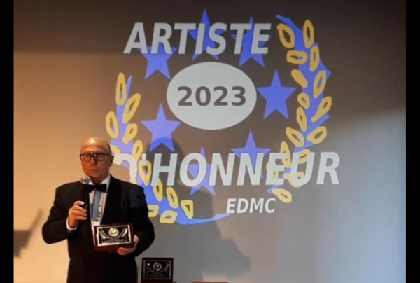 Attribution à Fanny LAFFITTE de la Plaquette de Distinction avec Médaille Artiste d'Honneur Année 2023