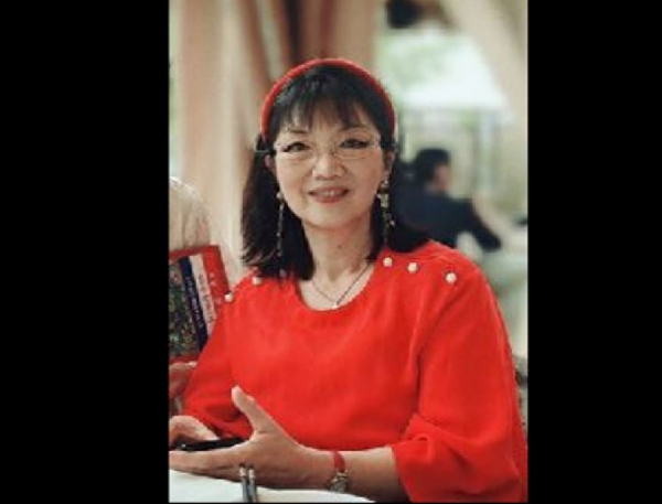 Lin QIU BERTALAN, a obtenu le Trophée International de la Création dans les Beaux-Arts. Le Comité du Jury a remarqué son originalité, son imaginaire, entre surréalismes et merveilleux, spiritualité et poétique  
