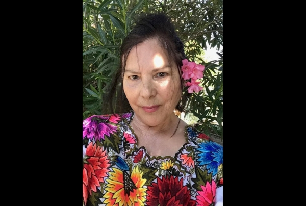 Rita CAU, réussit à peindre au-delà du figuratif, son langage de ressentis dépasse les apparences. Un talent qui lui a permis de franchir les sélections nationales avec succès pour décrocher la Médaille Talent des Arts d'Aujourd'hui Artiste d'Excellence