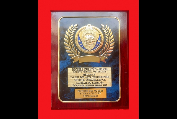 La Plaquette d'Honneur Médaille Talent des Arts d'Aujourd'hui Artiste d'Excellence est une prestigieuse distinction, une reconnaissance nationale et internationale dans l'art attribuée en 2024 par le Comité du Jury à la Pastelliste Michèle DURETÊTE-BRODEL