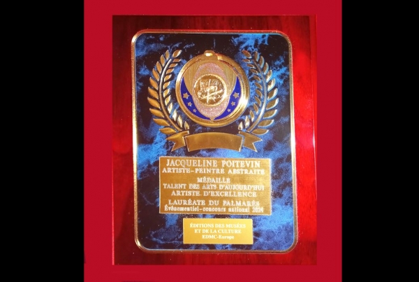 Admise au Palmarès lors de l’Événementiel-concours en qualité de Lauréate, Le Comité du Jury a attribué à Jacqueline POITEVIN, éminente peintre abstraite, la Plaquette d'Honneur avec Médaille de Talent des Arts d'Aujourd'hui Artiste d'Excellence.