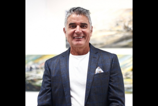 Louis JULIEN, artiste peintre a créé un univers pictural dans lequel son acte de peindre est intuition du monde, une anticipation des mystères du futur. Il peint sans frontières tous les possibles. Admis Lauréat du Palmarès international 2024.