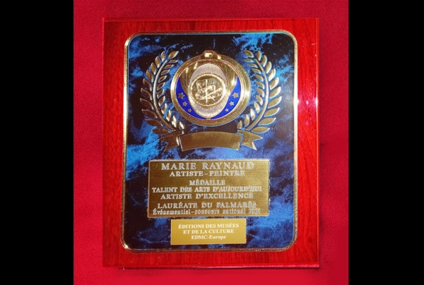 Une reconnaissance nationale et internationale. Le Comité du Jury a attribué à l'artiste-peintre Marie RAYNAUD, Lauréate du Palmarès, la Plaquette d'Honneur avec Médaille de Talent des Arts d'Aujourd'hui  Artiste d'Excellence pour l'ensemble de son Œuvre.