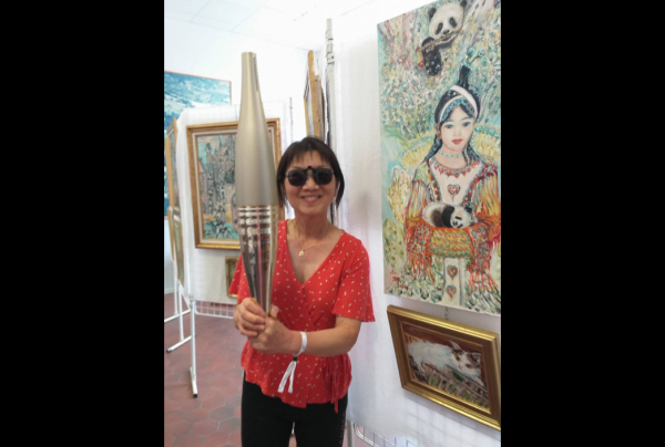 Lin QIU BERTALAN, titrée Grand Pinceau de France, peintre en style franco-chinois. En exposition à Gerberoy classé 