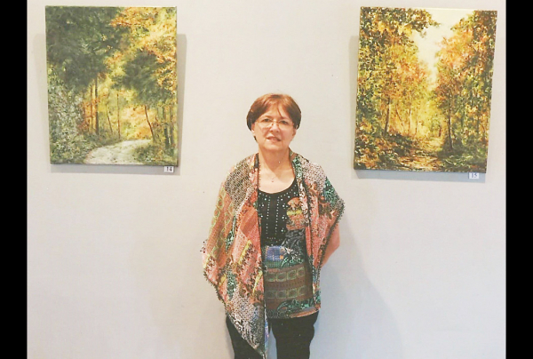 Nicole EYNARD, admise Lauréate du Palmarès 2025, son Œuvre emplie de poésie, émerveille le spectateur par sa subtilité de style. On ressent dans ses tableaux les moindres frissons de la nature peints avec une grande justesse.