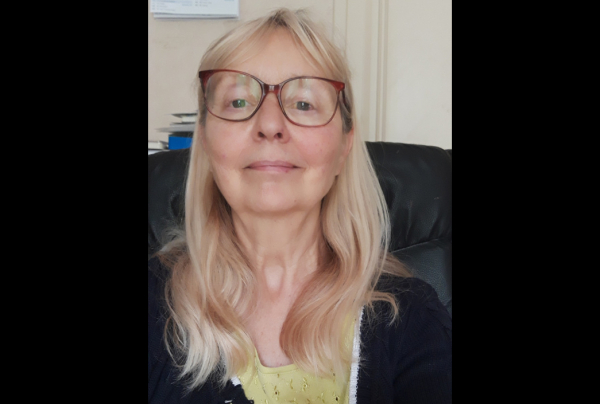Brigitte MATHÉ (MBL) a passé avec succès le cap des sélections nationales. Son style fait dialoguer le figuratif et l'abstrait, pour mieux explorer et traduire ses ressentis révélés par sa peinture. Ses toiles témoignent que beauté et sensibilité vont de 