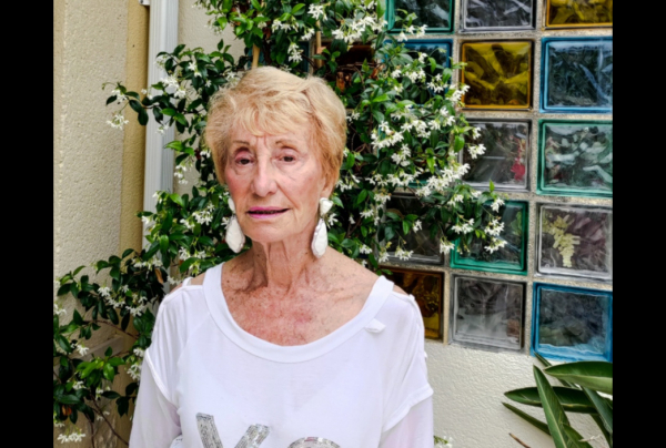 Fanny LAFFITTE, peintre aquarelliste évolue dans le monde subtil des pigments en transparences et des tonalités éthérées, un monde en clartés et lumières. Son talent n'a d'égal que son expérience pour peindre ses intuitions profondes.  