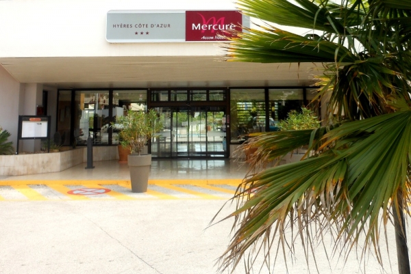 ACTUALITÉ DES STYLES ET TENDANCES DANS L'ART AUTOMNE 2012 Hôtel Mercure Hyères-Côte-d'Azur 