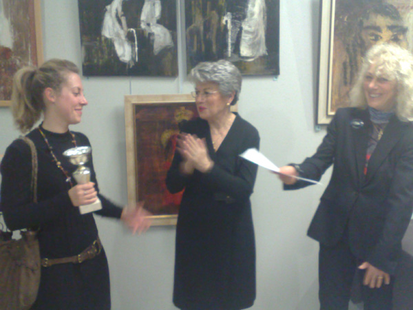 Félicitations à Séron, vitrailliste, créatrice des Trophées 2009.