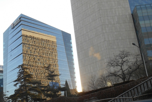 PEKIN, capitale de la Chine,  ville gigantesque ultra moderne de plus de vingt millions d'habitants, aux architectures futuristes