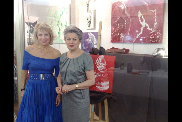 Lors de son exposition à Toulon au Pole Exposition, ici la peintre Marie-Solange RAYMOND et l'Adjointe au Maire Mme Colette GLUCK