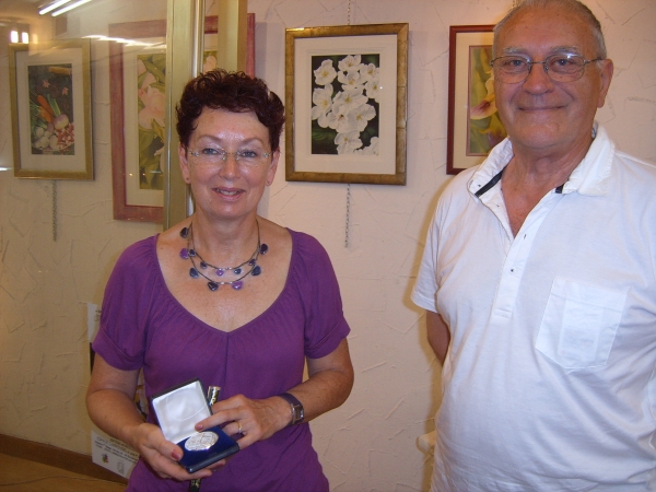 ANNIE D'HERPIN, REÇOIT LA MÉDAILLE D'HONNEUR DU PÔLE 