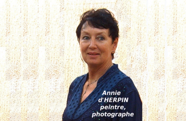 Annie d'HERPIN, peintre aquarelliste et photographe, travaille depuis plusieurs années sur la peinture figurative de fleurs, elle développe une recherche en art  avec les 