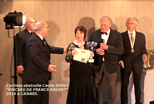 CANNES 2016 l'artiste abstraite Cécile DURET à reçu des mains du Président du Jury les Prix et titre de PINCEAU DE FRANCE ARGENT 2016