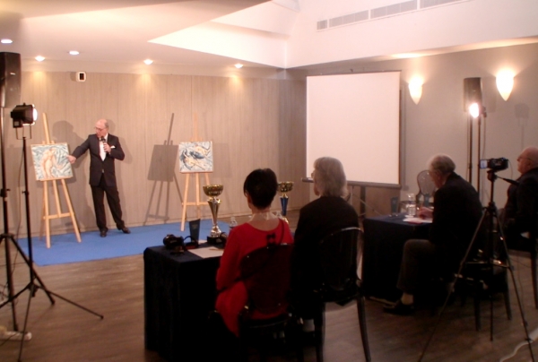 Présentation de Jean-Marc LABEYRIE à CANNES, par le délégué des Editions EDMC. Le Jury cannois composé de personnalité des arts et de l'innovation ont apprécié le style intemporel et universaliste de l'artiste  