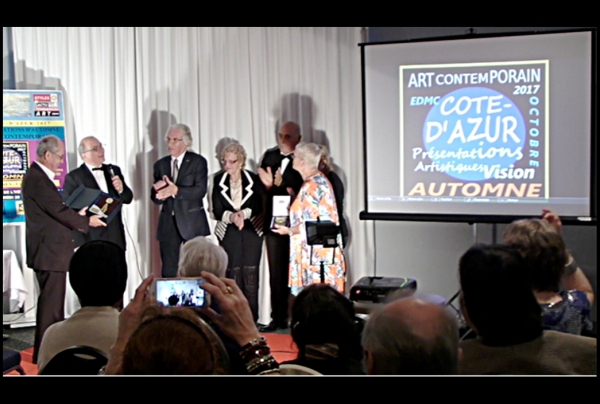 Remise de la plaquette d'honneur commémorative du XXeme Anniversaire du Choeur JUBILATE par les Editions EDMC