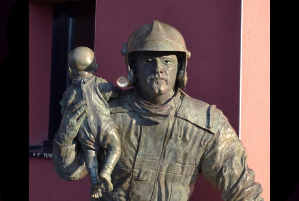 Vue plan rapproché frontal de l'oeuvre 