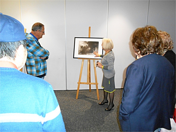 Betty de Rus lors de son Exposition-Hommage 