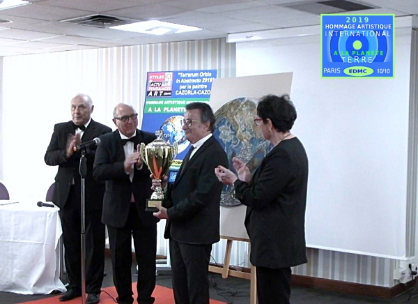 PARIS 2019 10/10.Hommage artistique international à la Planète Terre. Cérémonie de remise du Trophée Commémoratif de l'Hommage au peintre Cazorla-Cazo.