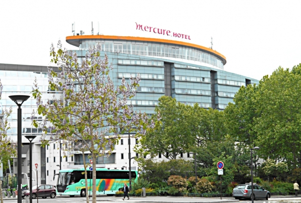 PARIS. L'Hommage artistique international à la Planète Terre 2019 s'est tenu dans les Salons de l'Hôtel Mercure * * * * Philharmonie La Villette dans le 19 ème Arrondissement, hautement culturel.