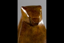 “Prosper” – vue détail face Ours, bronze patiné. Fonte Paumelle. Edition originale numérotée. 40 h x 18 l x I9 p. Oeuvre de Marie Louise Sorbac. Collection de bronzes “absolues”