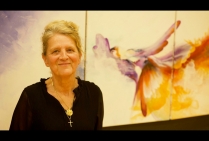 Nadine BERTULESSI, artiste peintre abstraite, Lauréate du Palmarès 2023. Trophée d'Excellence dans les Beaux-Arts et la Création 2023.
