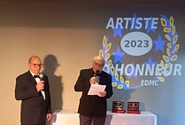 Le Délégué des Editions EDMC-Europe et le président du Comité au moment de l'Annonce des Artistes d'Honneur nominés pour l'Année 2023