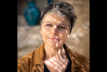 L'artiste peintre aquarelliste Isabelle HELLY DORDET, Talent des Arts d'Aujourd'hui Artiste d'Excellence, a réussi à maîtriser les techniques délicates et complexes de l'art de l'Aquarelle.  Son style sûr et subtil exprime un haut niveau esthétique. 