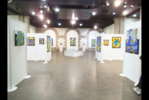Vue de l'exposition de l'artiste peintre Michel MARANT, dans la salle de la Halle aux Grains de SAINT-JUNIEN, Haute-Vienne.
