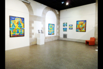 Vue de l'exposition de l'artiste peintre Michel MARANT, dans la salle de la Halle aux Grains de SAINT-JUNIEN, Haute-Vienne.