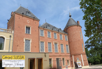 Le Château de SOLLIES -PONT (Var) un joyau du Patrimoine de la VILLE, où se déroule l'Exposition ''PAYSAGES URBAINS'' du peintre conemporain Gérard SUISSIA et ses amis invités photographes sur ce thème.  