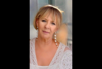 Emma SAMPIL, crée dans notre siècle une peinture aux impressions intérieures poussées  aux ultimes limites de l'abstraction. Son style innove une nouvelle esthétique, elle  fait émerger et révèle les rêves enfouis dans le réel. 