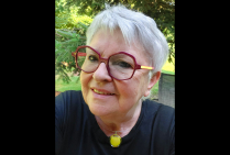 Marie BLAIS-CALVEZ peint un figuratif en lien étroit avec la Nature et le Paysage, ses tableaux en fidélité au motif sont le condensé d'émotions, le chemin de ressentis profonds que le spectateur découvrira au-delà de ses premiers regards. 