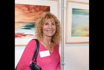 Janick PONCIN, pastelliste, parvient à peindre paysages ou marines pour en faire ressortir ses ressentis les plus profonds. Dans chacun de ses tableaux, ses émotions et la beauté de la nature se retrouvent fixées à jamais.      