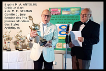 à gauche M. A. ANTOLINI critique d'art, à droite M. E. GERMAN, comité du Jury - Remise de Prix lors de la Journée Mondiale des Styles Artistiques 