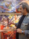 le peintre Gérard SUISSIA présentant ici une de ses oeuvres 