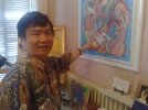 Le peintre VAN LONG  peintre du  cloisonné dans son atelier