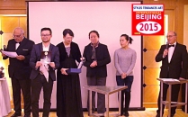 le peintre chinois LIU YI lors de la remise des prix Styles et Tendances dans l'Art International à PEKIN 2015