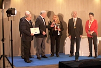 Marie-France BUSSET, obtient à CANNES le Trophée avec Médaille de GRAND PINCEAU DE FRANCE.