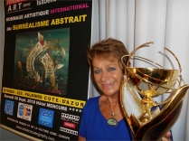 ACTUALITES 2018: A l'occasion de l'Hommage artistique international au Surréalisme Abstrait 2018 La peintre Isabelle GELI a reçu le Trophée d'Honneur Commémoratif  pour son Exposition-Hommage intitulée 